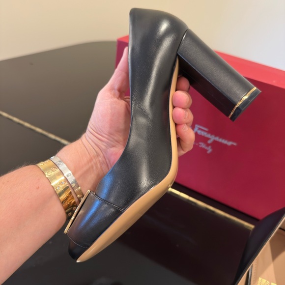 Salvatore Ferragamo NWT Luxury Classic Chic RARE Authentic Fiamma Black Pumps - Picture 16 of 17